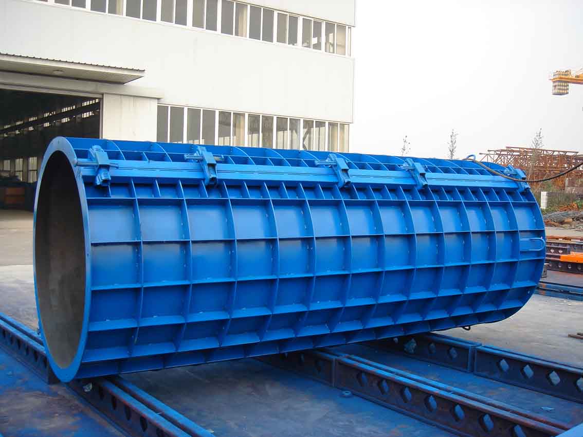 桥梁结构中的圆柱,使用圆柱型模板,其浇筑后柱截面半径易保证,混凝土